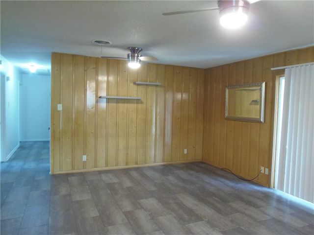 141 Georgia Pl, Portland, TX 78374