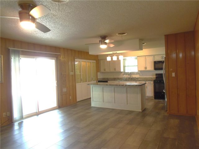 141 Georgia Pl, Portland, TX 78374