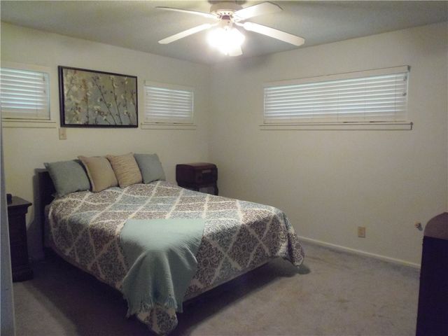 141 Georgia Pl, Portland, TX 78374