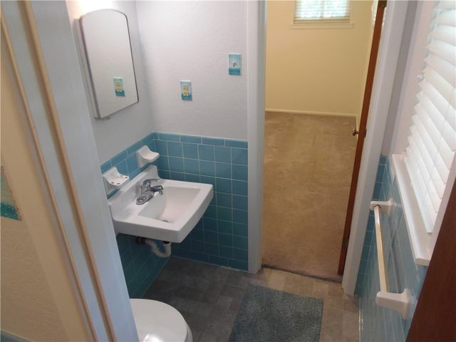 141 Georgia Pl, Portland, TX 78374