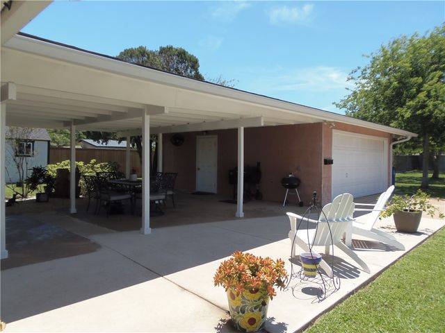 141 Georgia Pl, Portland, TX 78374