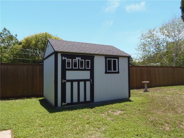 141 Georgia Pl, Portland, TX 78374