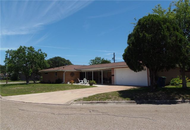 141 Georgia Pl, Portland, TX 78374