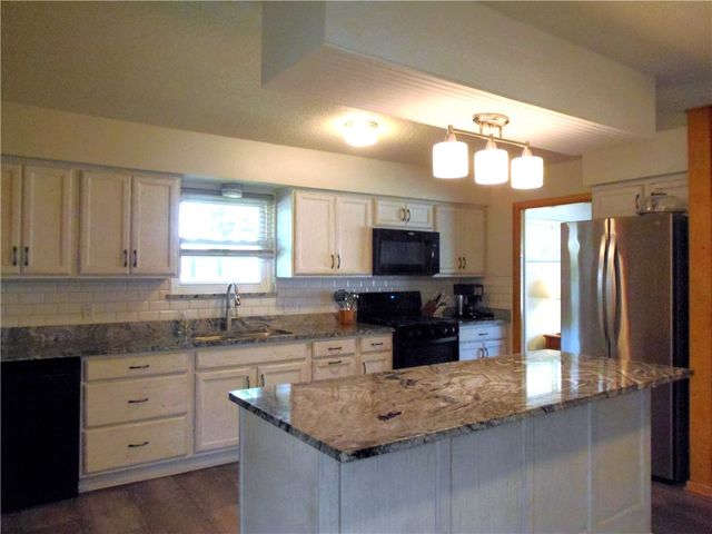 141 Georgia Pl, Portland, TX 78374
