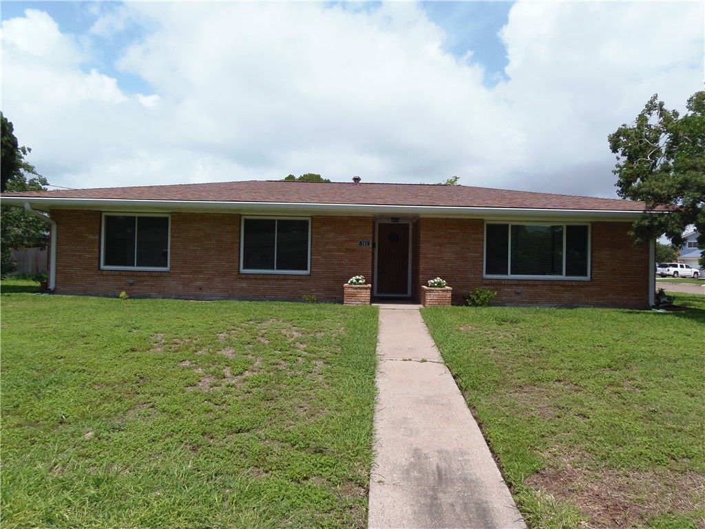 141 Georgia Pl, Portland, TX 78374