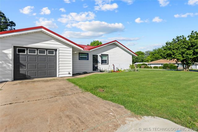 604 SW 3rd Street, Checotah, OK 74426