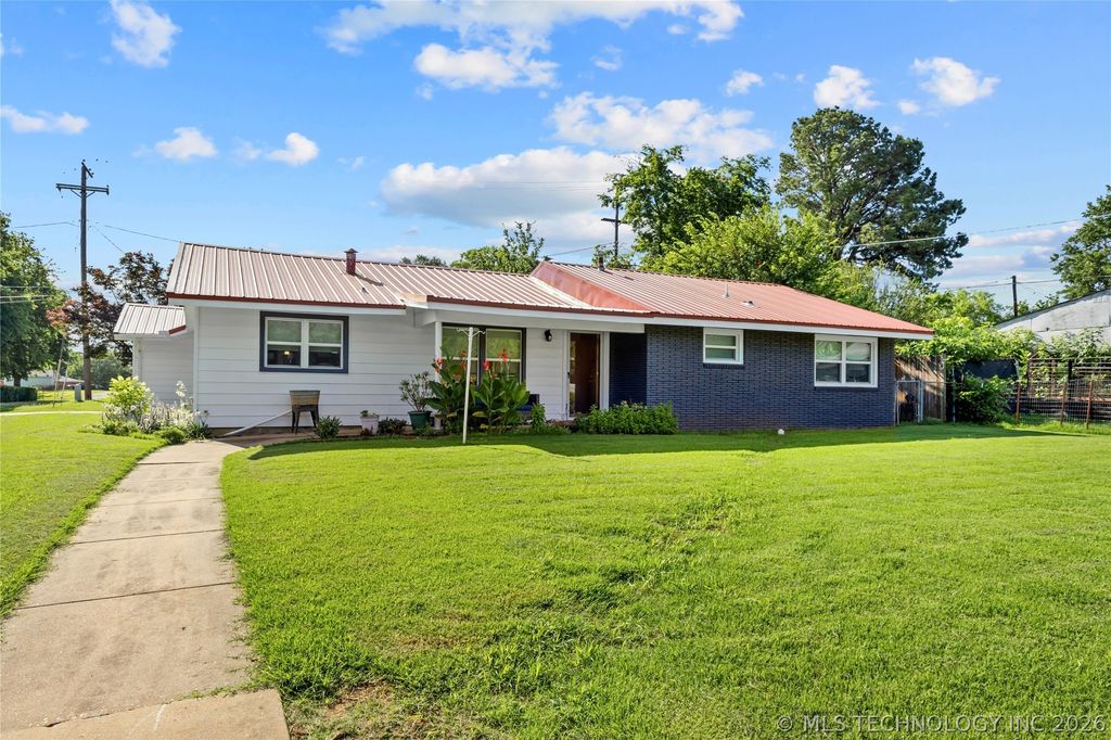 604 SW 3rd Street, Checotah, OK 74426