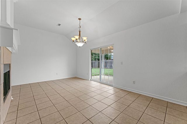 6102 S 39th Street, Rogers, AR 72758