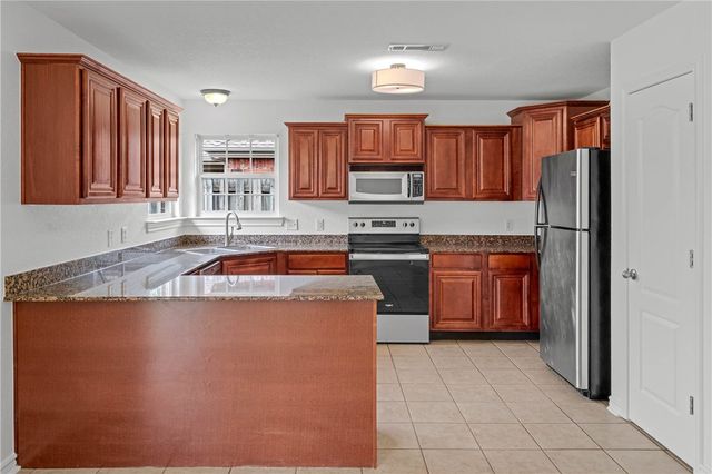 6102 S 39th Street, Rogers, AR 72758