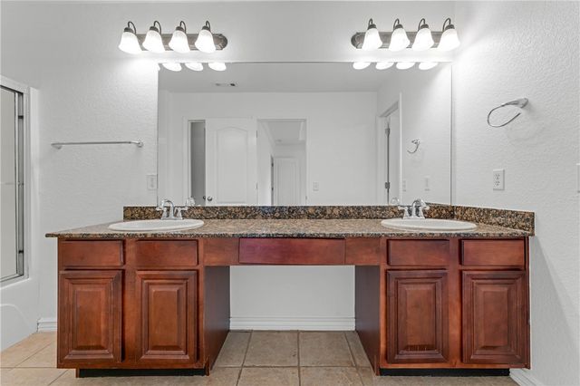 6102 S 39th Street, Rogers, AR 72758