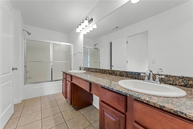 6102 S 39th Street, Rogers, AR 72758