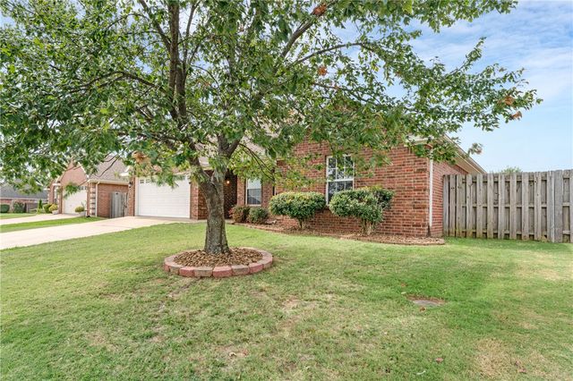 6102 S 39th Street, Rogers, AR 72758
