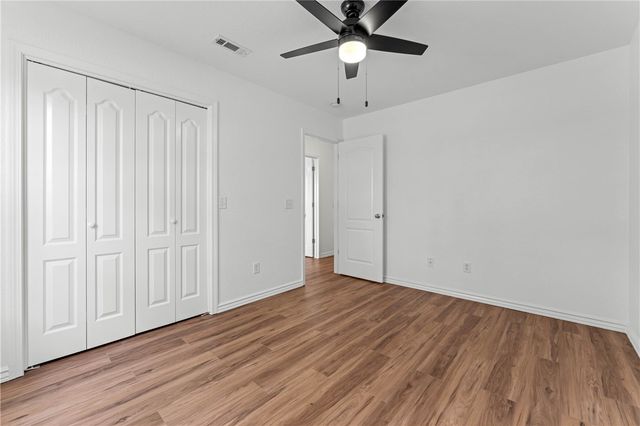 6102 S 39th Street, Rogers, AR 72758