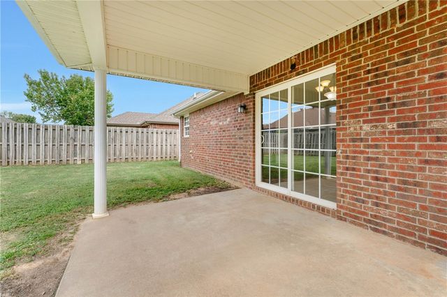 6102 S 39th Street, Rogers, AR 72758
