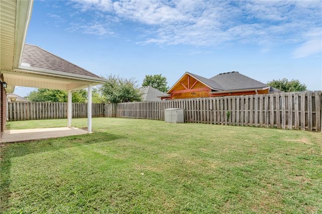 6102 S 39th Street, Rogers, AR 72758