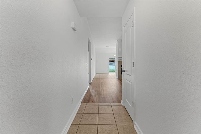 6102 S 39th Street, Rogers, AR 72758
