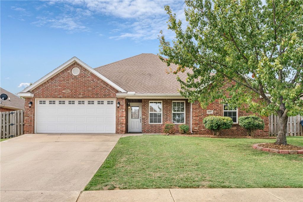 6102 S 39th Street, Rogers, AR 72758