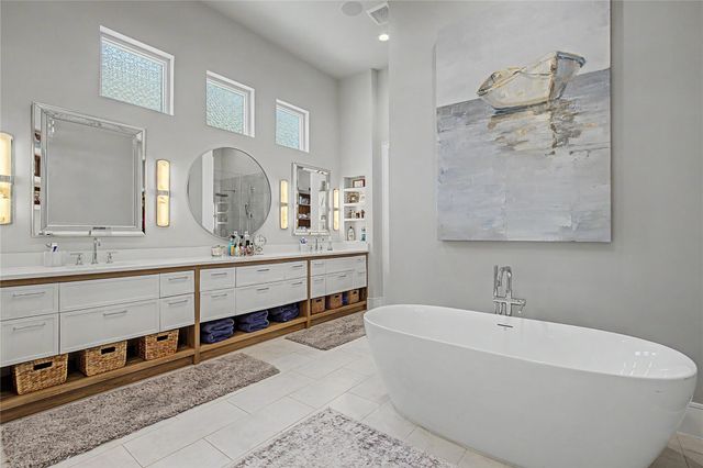 114 Royal Palm Avenue, Montgomery, TX 77316
