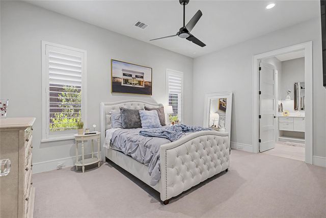 114 Royal Palm Avenue, Montgomery, TX 77316