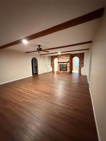 120 Texas Avenue, League City, TX 77573