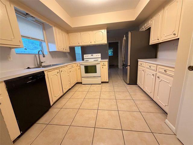 120 Texas Avenue, League City, TX 77573