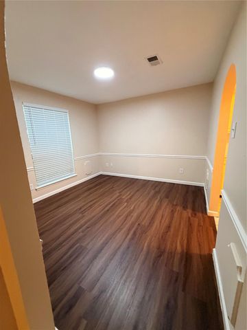 120 Texas Avenue, League City, TX 77573