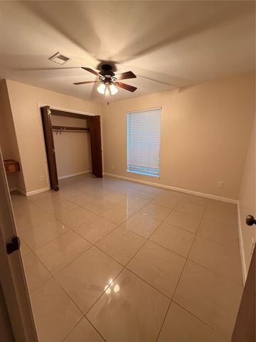 120 Texas Avenue, League City, TX 77573