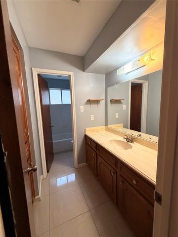 120 Texas Avenue, League City, TX 77573