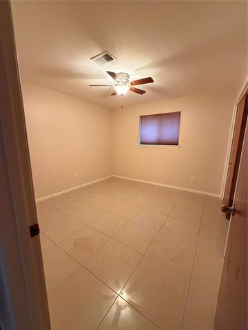 120 Texas Avenue, League City, TX 77573