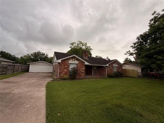 120 Texas Avenue, League City, TX 77573