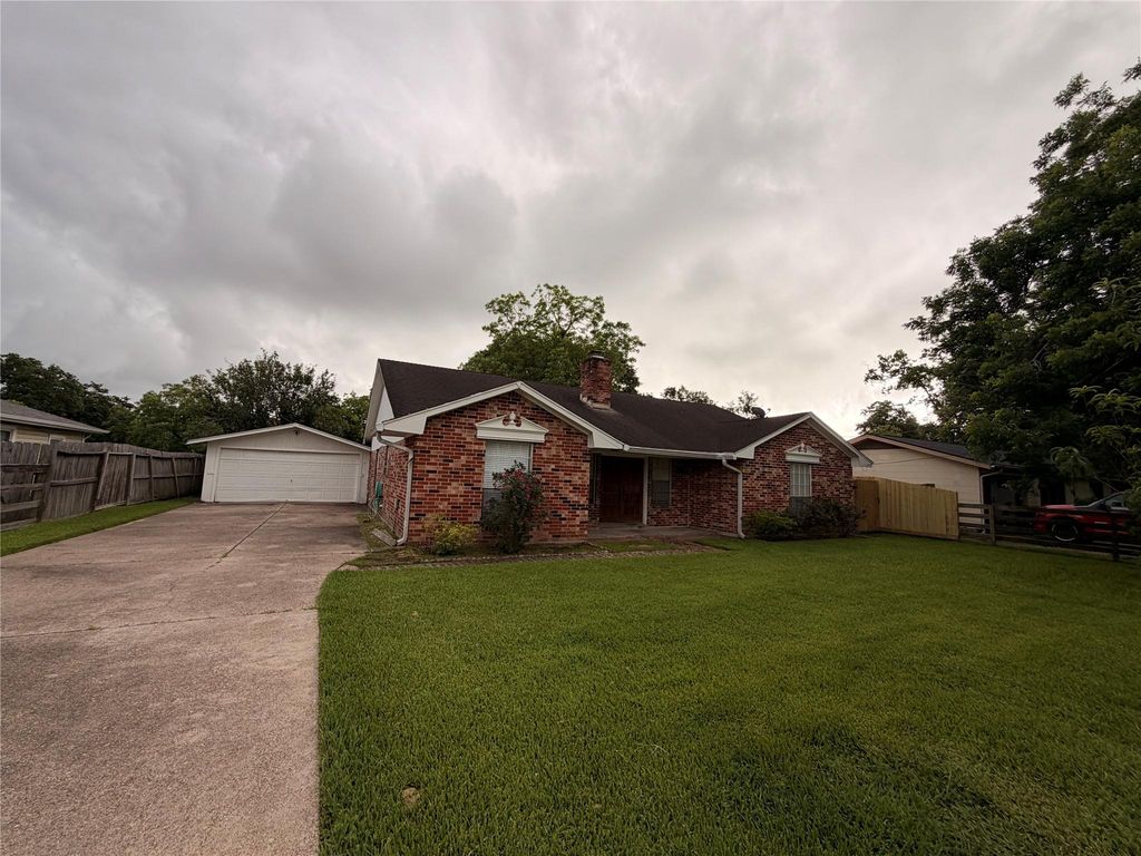 120 Texas Avenue, League City, TX 77573
