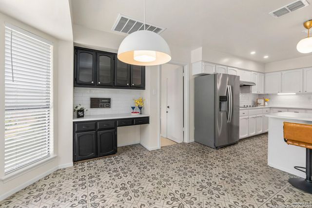 6210 Meadow Grove, Windcrest, TX 78239
