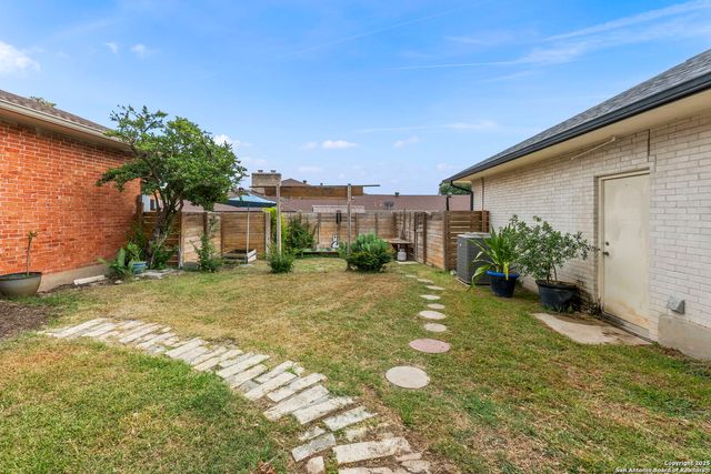 6210 Meadow Grove, Windcrest, TX 78239