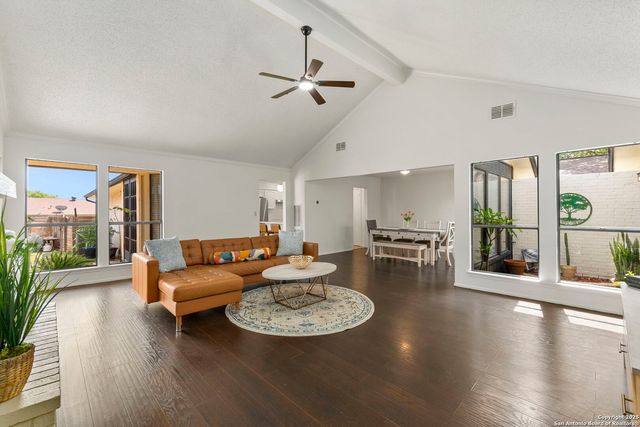 6210 Meadow Grove, Windcrest, TX 78239