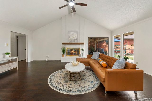 6210 Meadow Grove, Windcrest, TX 78239