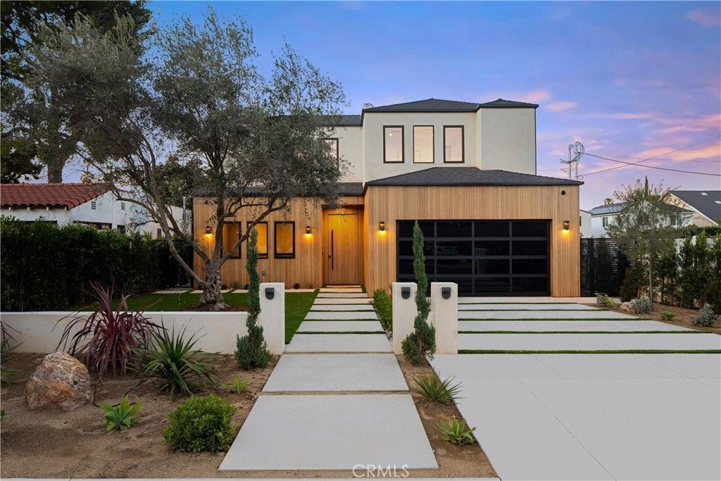 Image 1 of property listing at 15451 Camarillo Street, Sherman Oaks, CA 91403