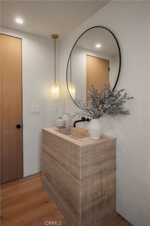 Image 16 of property listing at 15451 Camarillo Street, Sherman Oaks, CA 91403