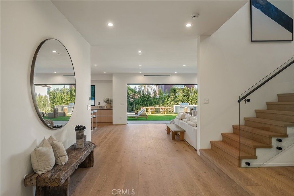 Image 2 of property listing at 15451 Camarillo Street, Sherman Oaks, CA 91403