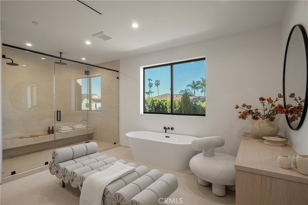 Image 22 of property listing at 15451 Camarillo Street, Sherman Oaks, CA 91403