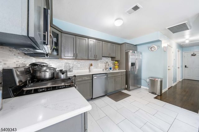 216 Bond St, Elizabeth City, NJ 07206