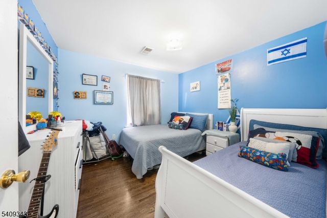 216 Bond St, Elizabeth City, NJ 07206