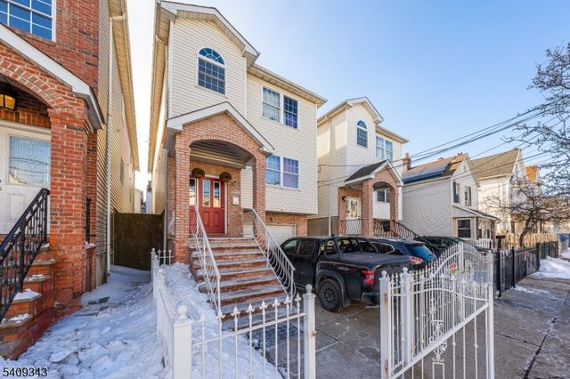 216 Bond St, Elizabeth City, NJ 07206