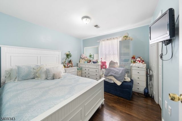 216 Bond St, Elizabeth City, NJ 07206