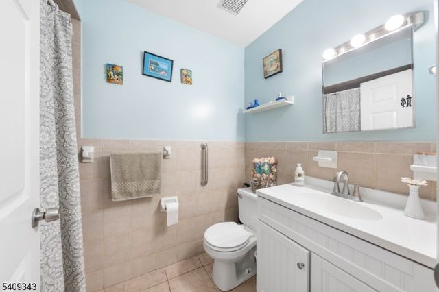 216 Bond St, Elizabeth City, NJ 07206