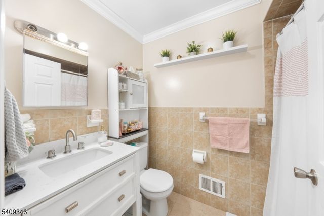 216 Bond St, Elizabeth City, NJ 07206