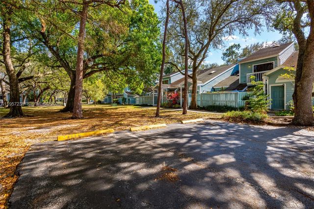 1946 Players Pl, North Lauderdale, FL 33068