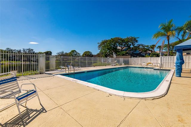 1946 Players Pl, North Lauderdale, FL 33068