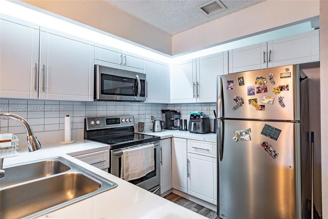 1946 Players Pl, North Lauderdale, FL 33068