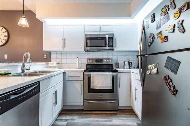 1946 Players Pl, North Lauderdale, FL 33068