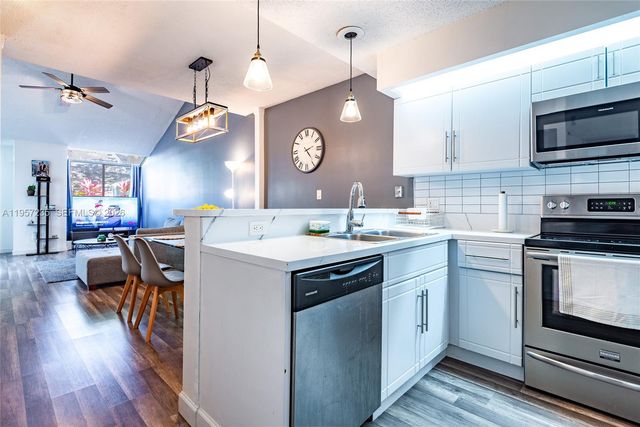 1946 Players Pl, North Lauderdale, FL 33068